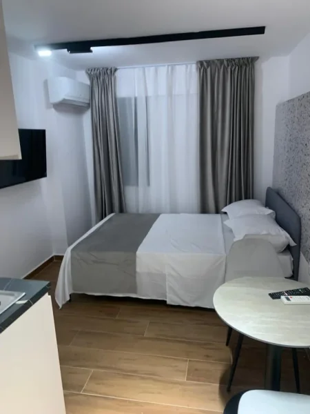 Tirane, shitet garsonier 1+1 Kati 4, 100 m² 333.000 € (Bllok)