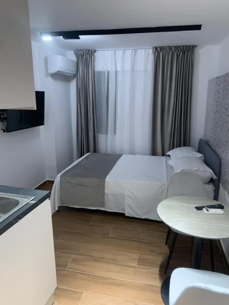 Tirane, shitet garsonier 1+1 Kati 4, 100 m² 333.000 € (Bllok)