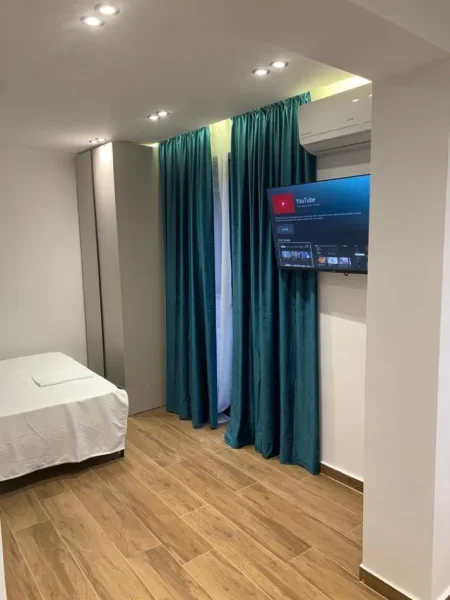 Tirane, shitet garsonier 1+1 Kati 4, 100 m² 333.000 € (Bllok)