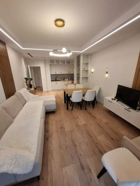Tirane, jepet me qera apartament 2+1 Kati 2, 120 m² 900 € (porcelan)
