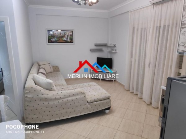 Tirane, jepet me qera apartament 2+1+Ballkon Kati 1, 80 m² 450 € (Rruga Vasil Nathanaili)