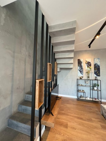 Tirane, jepet me qera apartament duplex 2+1 Kati 7, 125 m² (Qender)