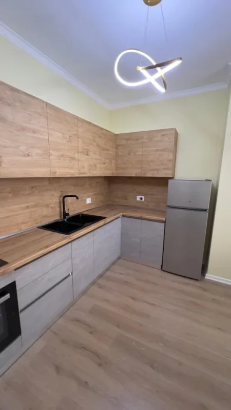 Tirane, jepet me qera apartament 2+1 Kati 4, 100 m² 550 € (Grand Gallery, Yzberisht)