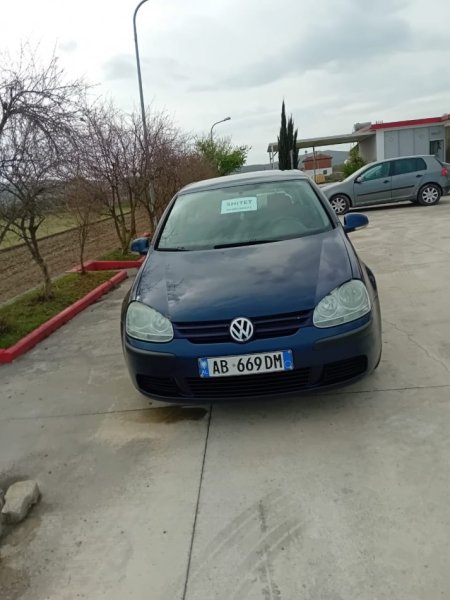 Elbasan, shes makine GOLF 5 Benzin, e zeze manuale 2.500 €