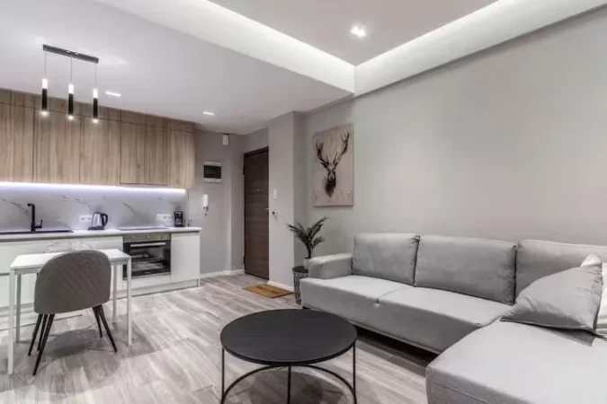Tirane, jepet me qera apartament 3+1 Kati 4, 140 m² 1.000 € (porcelan)