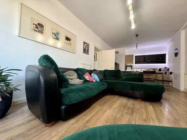 Tirane, shitet apartament 2+1 , 128 m² 279.000 € (Kika)