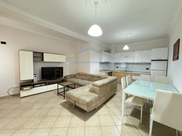 Tirane, jepet me qera apartament 1+1 Kati 8, 69 m² 400 € (Teodor keko)