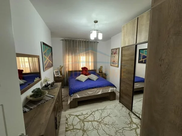 Tirane, jepet me qera apartament 2+1 Kati 3, 95 m² 550 € 