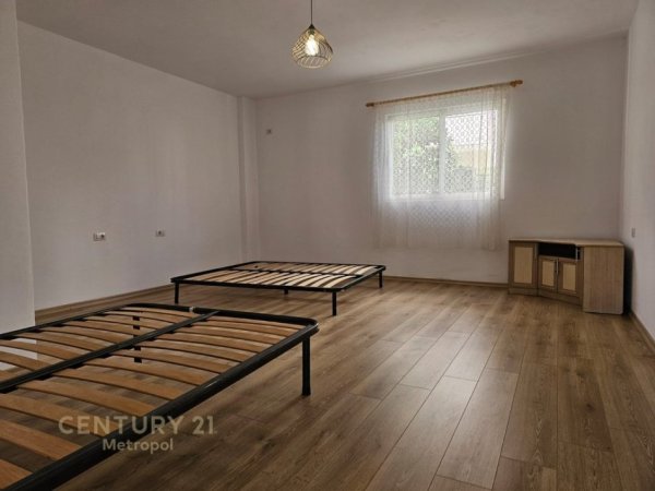 Tirane, jepet me qera Vile 2+1 Kati 2, 132 m² 550 € (Vilat Gjermane)