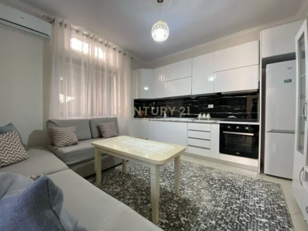 Tirane, jepet me qera shtepi 1+1 Kati 1, 350 m² 350 € (Ali Dem)