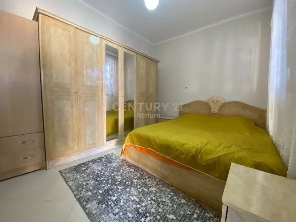Tirane, jepet me qera shtepi 1+1 Kati 1, 350 m² 350 € (Ali Dem)