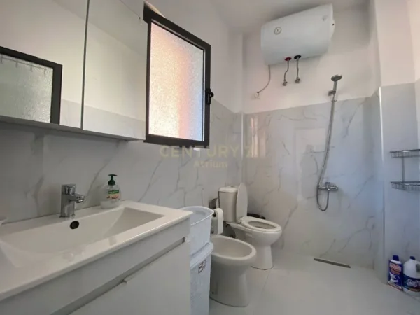Tirane, jepet me qera shtepi 1+1 Kati 1, 350 m² 350 € (Ali Dem)