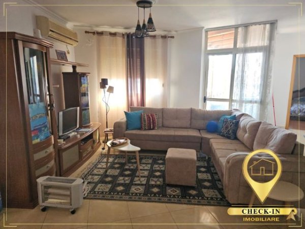 Tirane, jepet me qera apartament 2+1+Aneks+Ballkon Kati 9, 111 m² 650 € (Rruga e Barrikadave)