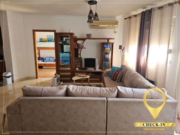 Tirane, jepet me qera apartament 2+1+Aneks+Ballkon Kati 9, 111 m² 650 € (Rruga e Barrikadave)