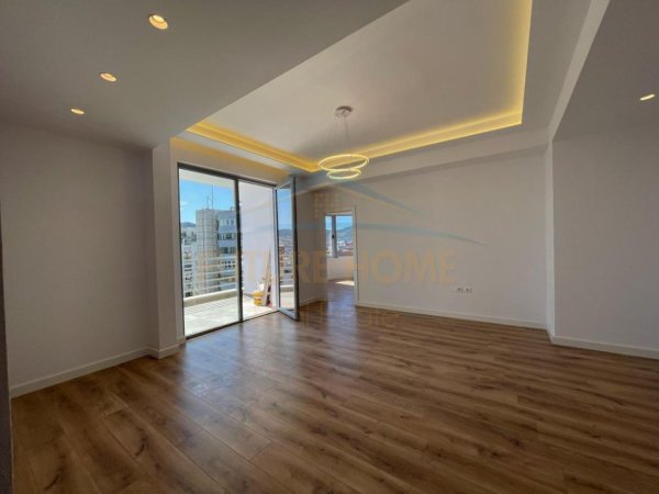 Tirane, shitet apartament 2+1+Ballkon Kati 10, 101 m² 237.000 € (RRUGA E KAVAJES)