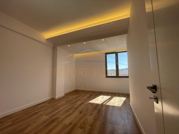 Tirane, shitet apartament 2+1+Ballkon Kati 10, 101 m² 237.000 € (RRUGA E KAVAJES)