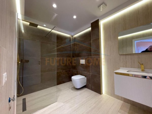 Tirane, shitet apartament 2+1+Ballkon Kati 10, 101 m² 237.000 € (RRUGA E KAVAJES)