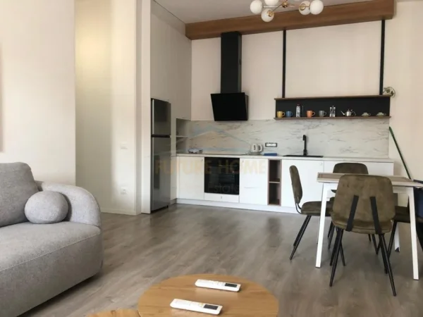 Tirane, jepet me qera apartament 1+1+Ballkon Kati 5, 78 m² 900 € (Kompleksi Delijorgji, Tiranë.)
