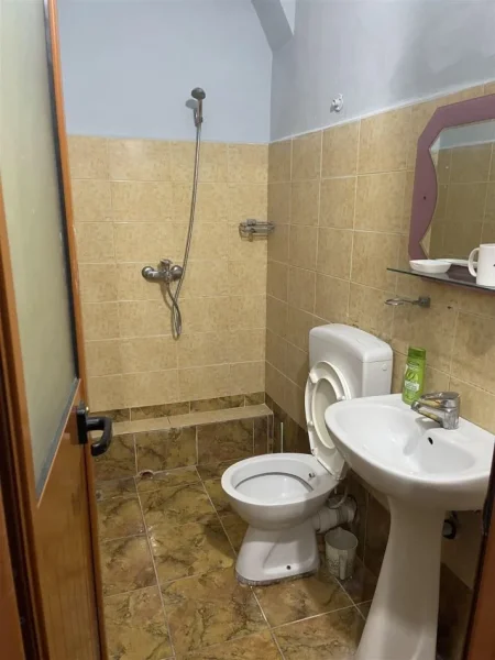 Tirane, jepet me qera apartament 1+1 Kati 1, 50 m² 320 € (STACIONI I TRENIT)