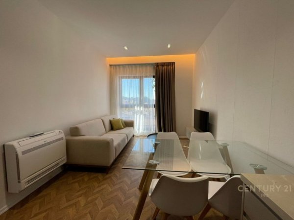 Tirane, jepet me qera apartament 1+1+Aneks+Ballkon Kati 3, 66 m² 850 € (Rruga e kavajes)