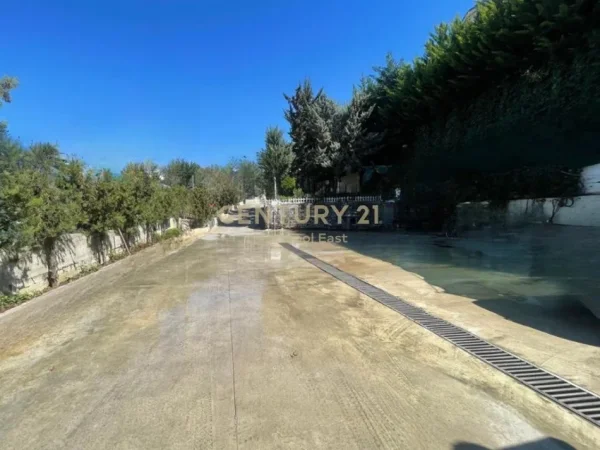 Tirane, jepet me qera bar-resorant , 1.000 m² 5.500 € (Teg)