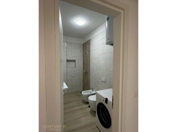 Tirane, jepet me qera apartament 1+1+Aneks+Ballkon Kati 9, 73 m² 600 € (Don Bosko)
