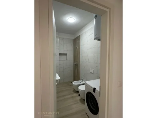 Tirane, jepet me qera apartament 1+1+Aneks+Ballkon Kati 9, 73 m² 600 € (Don Bosko)