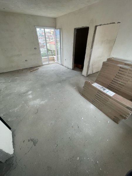 Tirane, shitet apartament 2+1+Ballkon Kati 6, 75 m² 102.000 € (Selit)