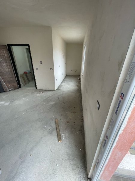 Tirane, shitet apartament 2+1+Ballkon Kati 6, 75 m² 102.000 € (Selit)