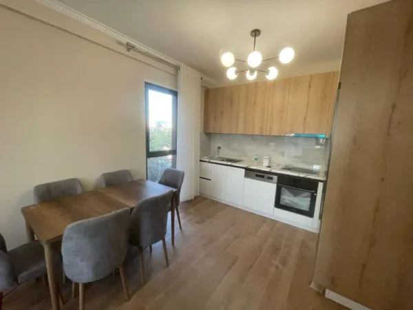 Tirane, jepet me qera apartament 2+1+Ballkon Kati 4, 90 m² 670 € (ASL2)