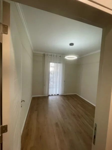 Tirane, jepet me qera apartament 2+1+Ballkon Kati 4, 90 m² 670 € (ASL2)