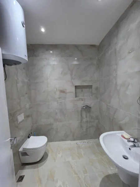 Tirane, jepet me qera apartament 1+1+Ballkon Kati 1, 58 m² 500 € (Myslym Shyri)