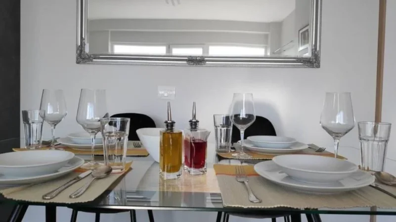 Tirane, jepet me qera apartament 2+1+Ballkon Kati 10, 105 m² 900 € (Pazari i Ri)