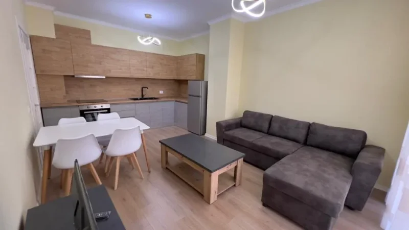 Tirane, jepet me qera apartament 2+1 , 100 m² 550 € (Yzberisht)