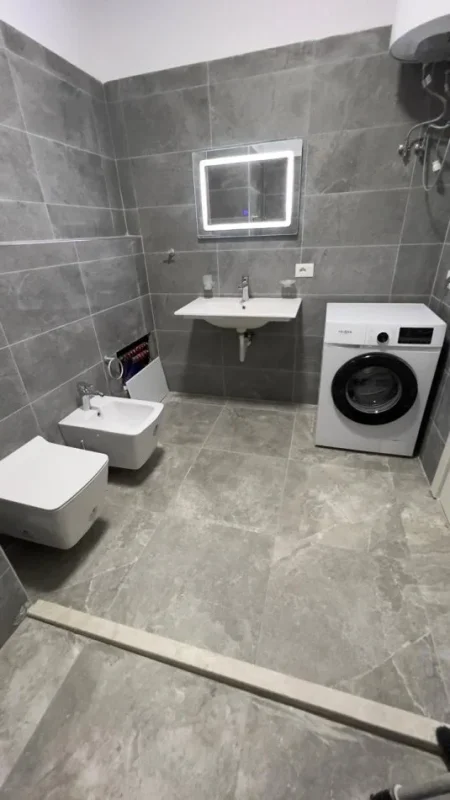 Tirane, jepet me qera apartament 2+1 Kati 4, 100 m² 550 € (Yzberisht)