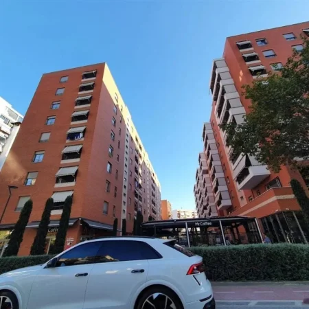 Tirane, jepet me qera zyre Kati 3, 300 m² 5.500 € (Rruga E Kavajes)