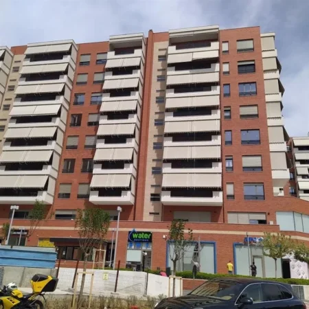 Tirane, jepet me qera zyre Kati 3, 300 m² 5.500 € (Rruga E Kavajes)