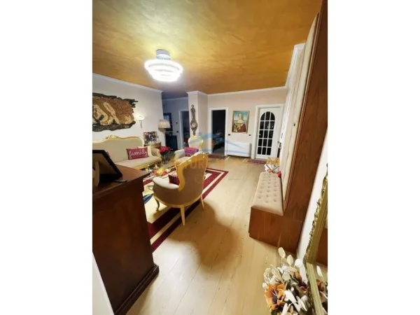 Durres, shitet apartament 3+1+Ballkon Kati 1, 200 m² 300.000 € (Bulevardi Kryesor, Durres)