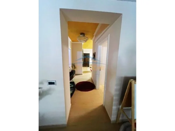 Durres, shitet apartament 3+1+Ballkon Kati 1, 200 m² 300.000 € (Bulevardi Kryesor, Durres)