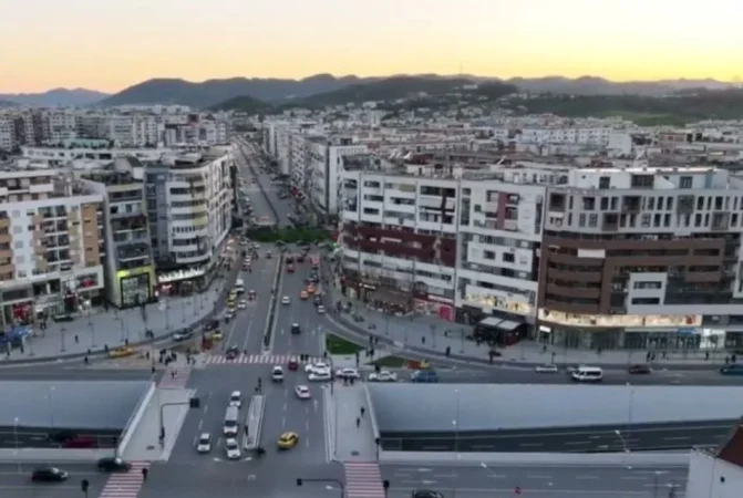 Tirane, shitet apartament 2+1+Ballkon Kati 5, 125.000 € (ne Astir, prane Vila L)