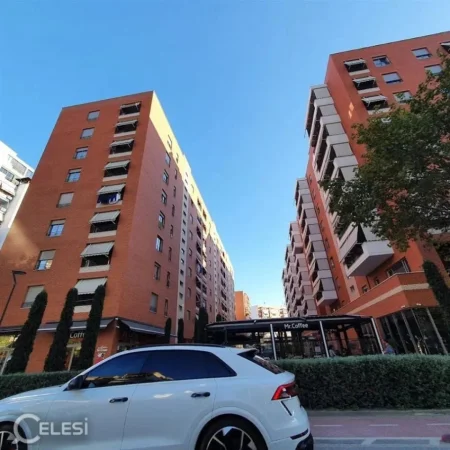 Tirane, jepet me qera zyre Kati 7, 300 m² 5.500 € (Kompleksi Delijorgji)