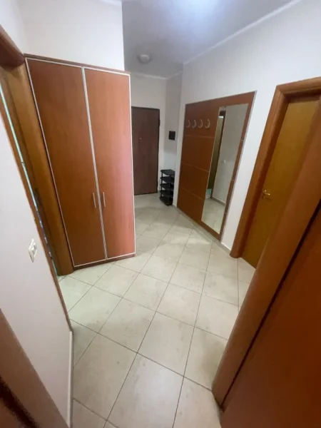 Tirane, jepet me qera apartament 3+1 , 125 m² 850 € (21 Dhjetori)