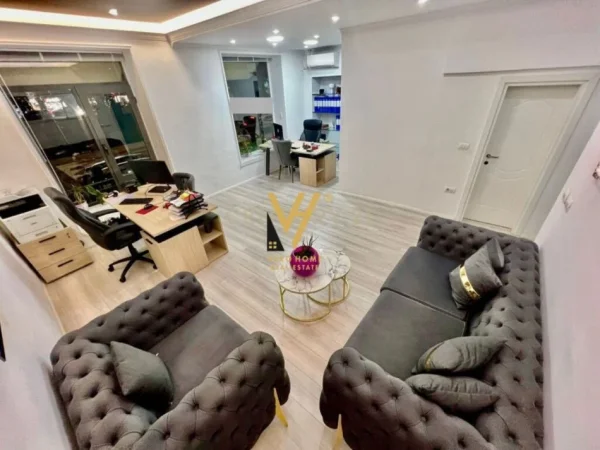 Tirane, jepet me qera ambjent biznesi Kati 1, 40 m² 1.000 € (PALLATET AGIMI)