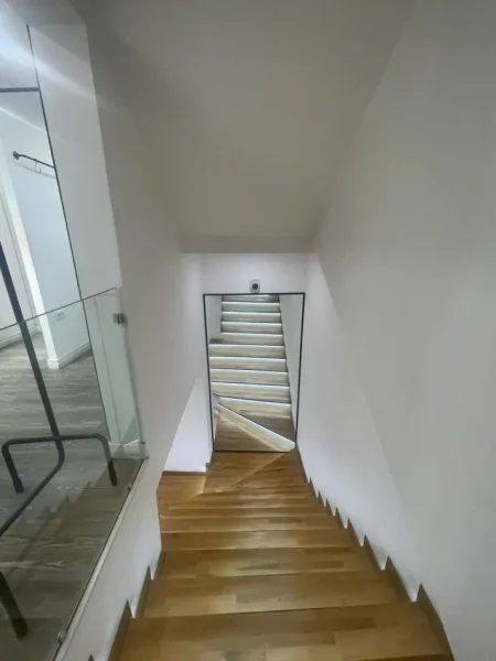 Tirane, jepet me qera dyqan , 160 m² 5.500 € (Myslym Shyri)