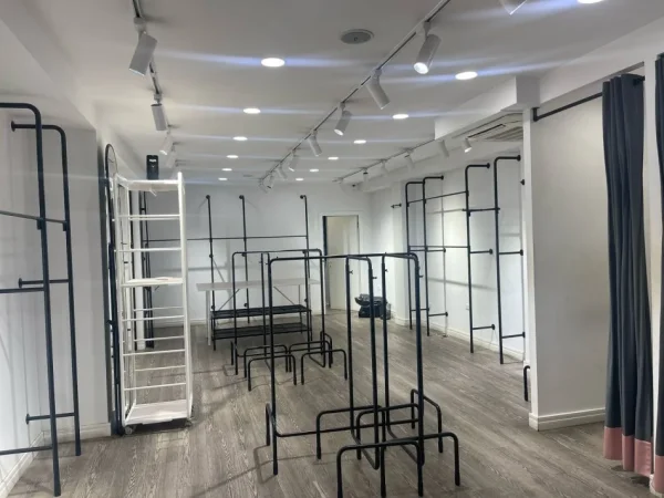 Tirane, jepet me qera dyqan , 160 m² 5.500 € (Myslym Shyri)