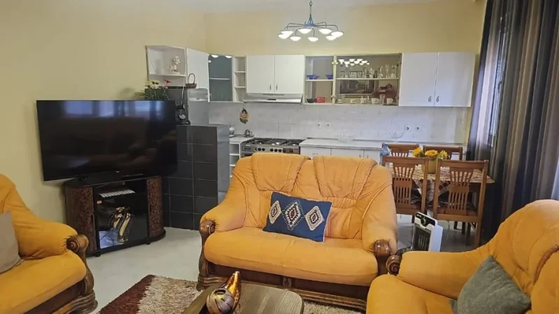 Tirane, jepet me qera apartament 2+1+Aneks+Ballkon Kati 1, 110 m² 500 € (rruga kadillari)