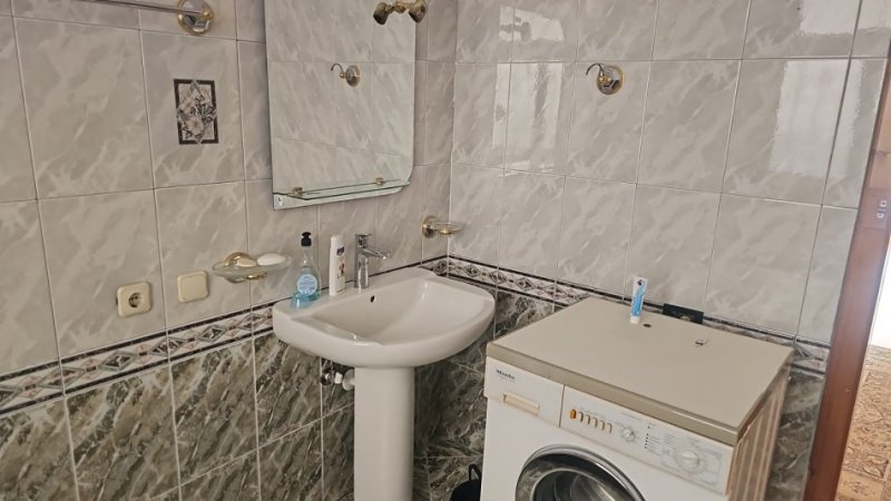 Tirane, jepet me qera apartament 2+1+Aneks+Ballkon Kati 1, 110 m² 500 € (rruga kadillari)