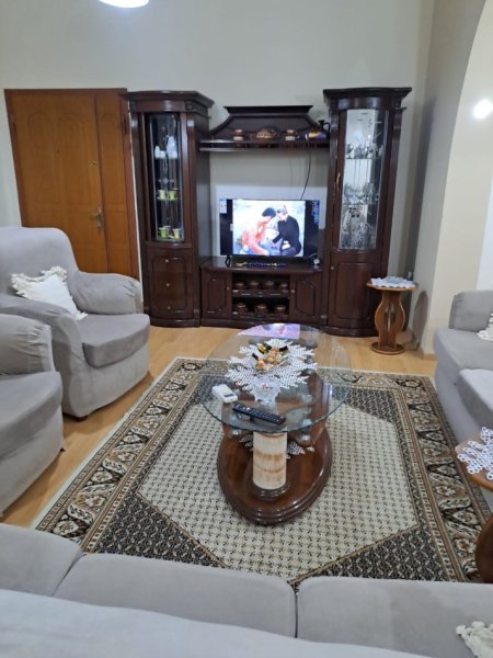Tirane, jepet me qera apartament 2+1+Aneks+Ballkon Kati 2, 110 m² 450 € (astir)