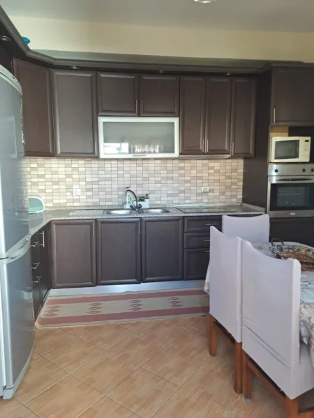 Tirane, jepet me qera apartament 2+1+Aneks+Ballkon Kati 2, 110 m² 450 € (astir)