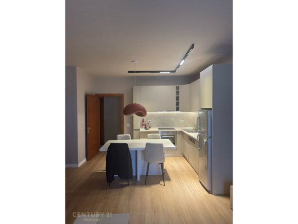 Tirane, jepet me qera apartament 1+1+Aneks+Ballkon Kati 4, 80 m² 900 € (9 - katshet)
